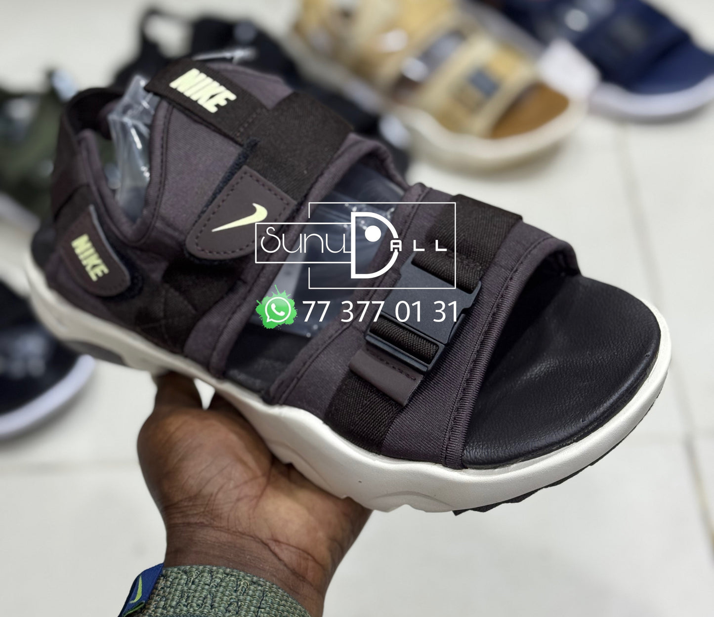 Claquettes Nike