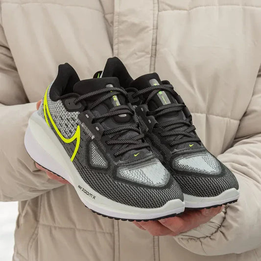 NIKE® Vomero 17